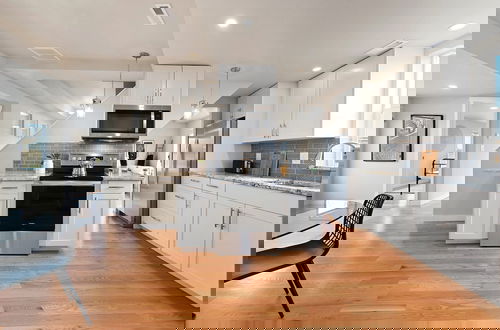 Photo 9 - Bright and Stylish Home Great Central Location!