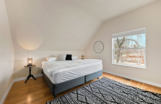 Bright and Stylish Home Great Central Location! - Photo 5