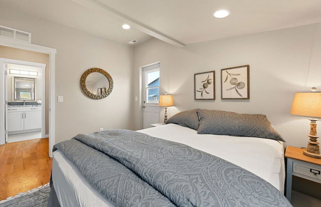 Bright and Stylish Home Great Central Location! - Photo 2