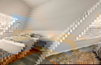 Photo 3 - Bright and Stylish Home Great Central Location!