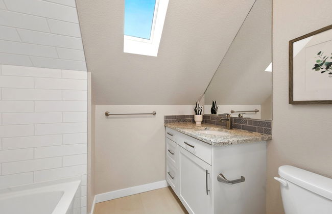 Bright and Stylish Home Great Central Location! - Photo 19