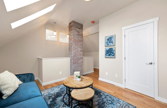 Bright and Stylish Home Great Central Location! - Photo 14