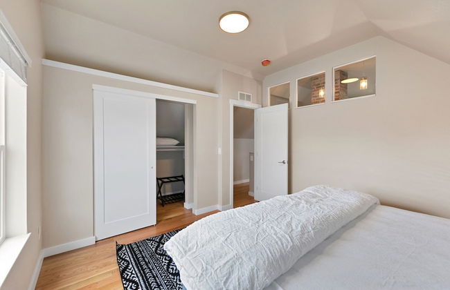 Bright and Stylish Home Great Central Location! - Photo 6