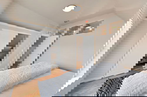 Photo 6 - Bright and Stylish Home Great Central Location!