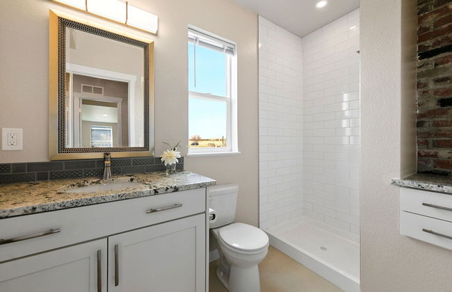Bright and Stylish Home Great Central Location! - Photo 18