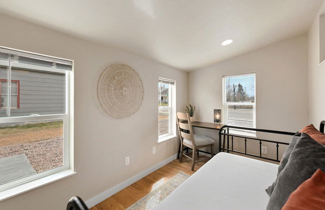 Bright and Stylish Home Great Central Location! - Photo 7