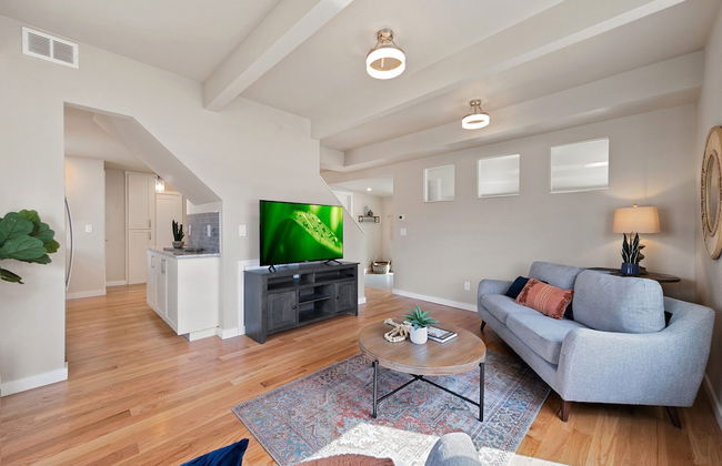 Bright and Stylish Home Great Central Location! - Photo 15