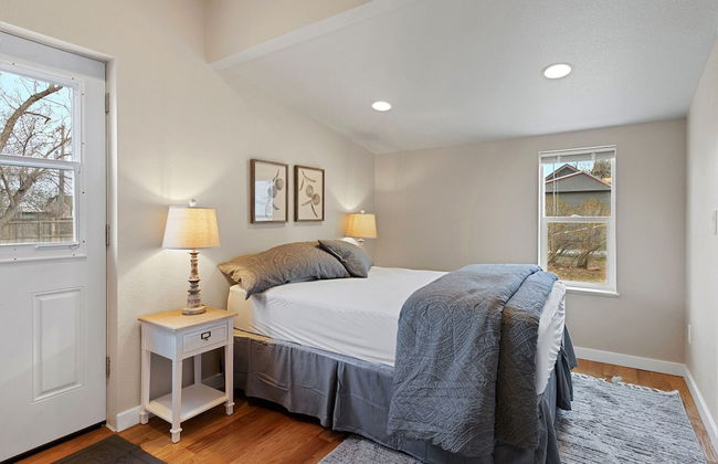 Bright and Stylish Home Great Central Location! - Photo 4