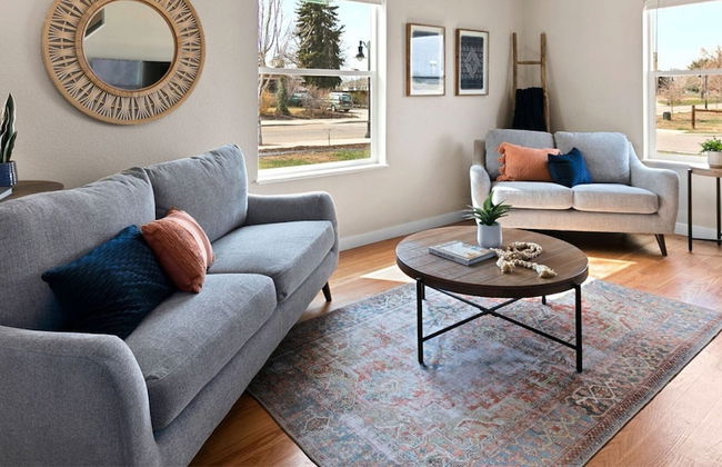 Bright and Stylish Home Great Central Location! - Photo 17