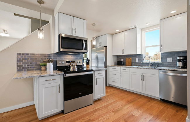 Bright and Stylish Home Great Central Location! - Photo 8