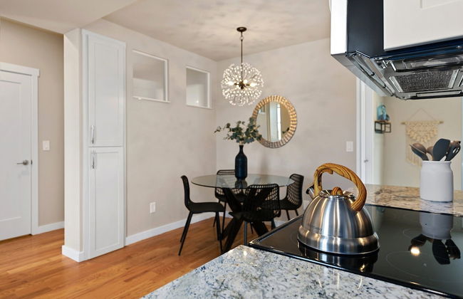 Bright and Stylish Home Great Central Location! - Photo 12