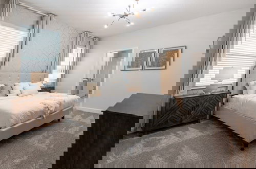 Foto 4 - Spacious Family 7 Bed Pool Home And Game Room 7 Bedroom Home by RedAwning
