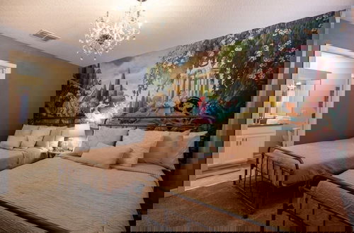 Foto 10 - Spacious Family 7 Bed Pool Home And Game Room 7 Bedroom Home by RedAwning