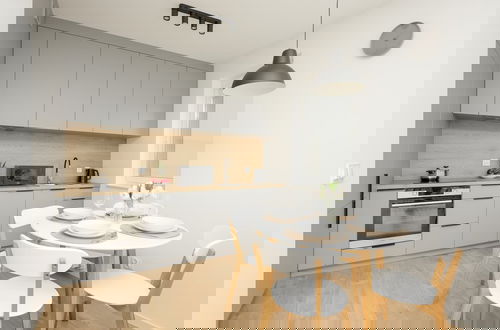 Foto 11 - Apartment With Desk in Gdansk by Renters