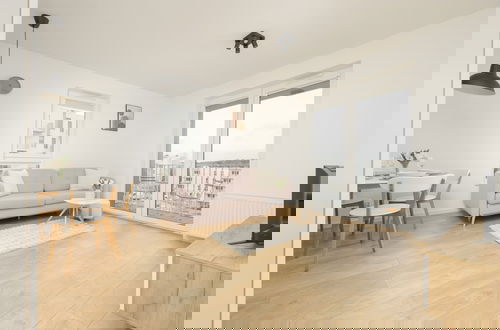 Foto 17 - Apartment With Desk in Gdansk by Renters