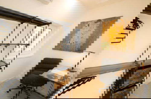 Foto 3 - Stylish & Modern Apartment