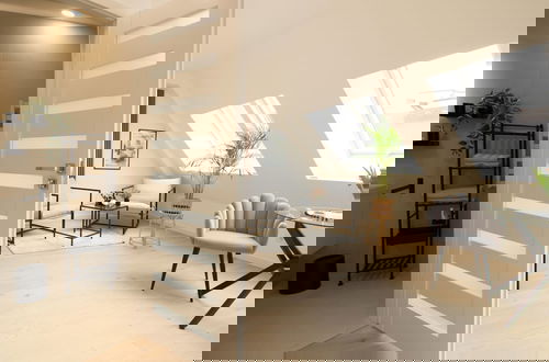 Foto 10 - Stylish & Modern Apartment