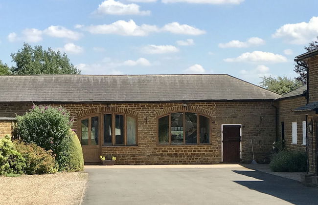 Beautiful 2 Bedroom Barn in Towcester Northants - Photo 11