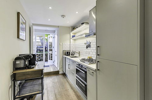 Photo 4 - Clapham Oasis: 1 Bedroom, Sauna, Garden Retreat