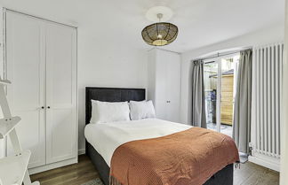 Photo 2 - Clapham Oasis: 1 Bedroom, Sauna, Garden Retreat