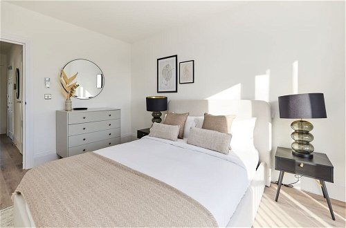 Photo 3 - The Wembley Park Sanctuary - Stunning 2bdr Flat With Balcony