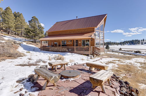 Photo 5 - Cozy Duck Creek Village Cabin w/ Hot Tub & Views