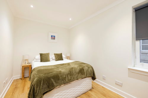 Photo 10 - JOIVY Gorgeous Flat Near Edinburgh Castle W/ Parking