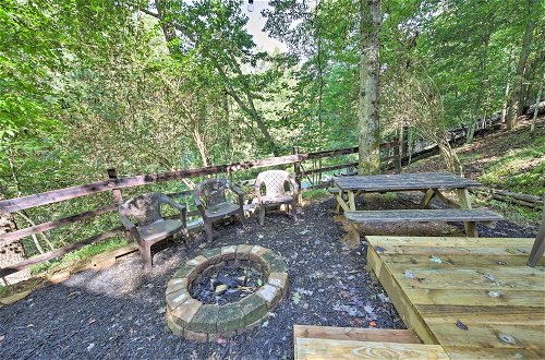 Foto 15 - Modern Cabin in the Woods: Pet Friendly on 1 Acre