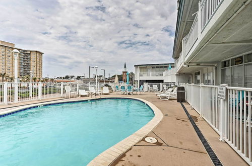 Photo 12 - Virginia Beach Studio w/ Balcony + Pool View