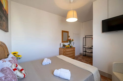 Foto 6 - Room in Holiday House - Torre Squillace Room's & Panoramic Rooftop