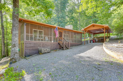 Photo 6 - Cozy Hiawassee Cabin - 4 Mi to Lake Chatuge