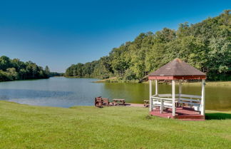 Foto 3 - Quaint Cabin w/ Pool + Lake Access, 7 Mi to Helen