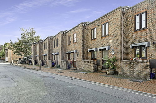 Photo 25 - Beautiful Three-bedroom House in Richmond