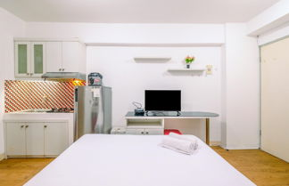 Photo 2 - Homey And Fully Furnished Studio At Green Bay Pluit Apartment