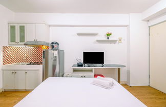 Photo 2 - Homey And Fully Furnished Studio At Green Bay Pluit Apartment