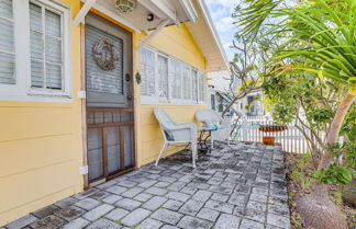 Photo 3 - Sunny Treasure Island Bungalow, 200 Steps to Beach