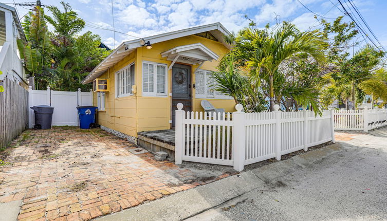 Foto 1 - Sunny Treasure Island Bungalow, 200 Steps to Beach