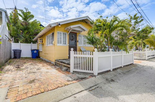 Foto 1 - Sunny Treasure Island Bungalow, 200 Steps to Beach