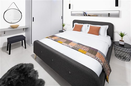 Foto 5 - Andos Cozy & Luxury Upgraded Apartments