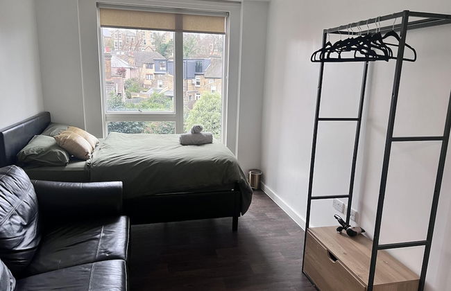 Remarkable 1-bed Apartment in London With Balcony - Photo 5