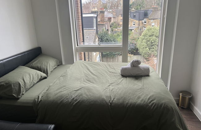 Remarkable 1-bed Apartment in London With Balcony - Photo 6