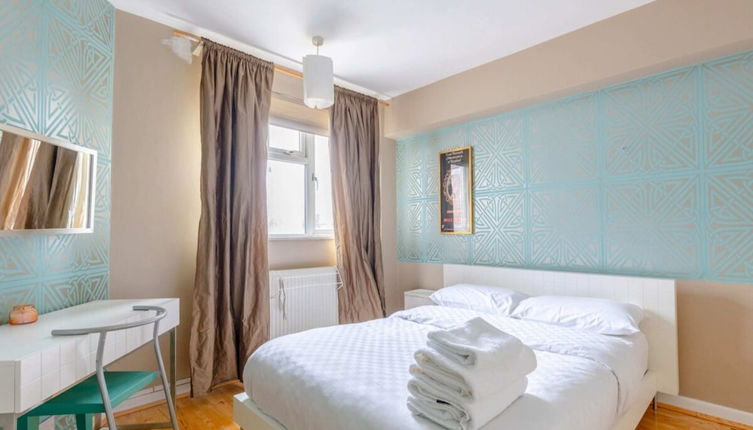 Photo 1 - Well-connected 2BD Flat Near Clapham Brixton Hill
