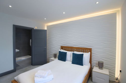 Photo 1 - Ealing Broadway by Viridian Apartments