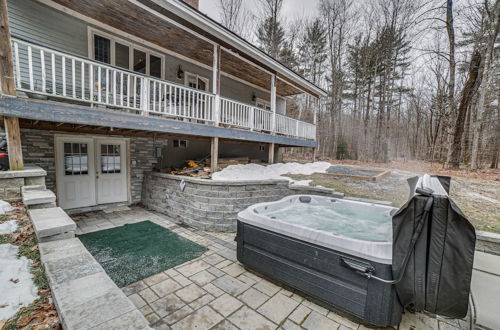 Photo 18 - Peaceful Cavendish Retreat w/ Hot Tub & Fireplace