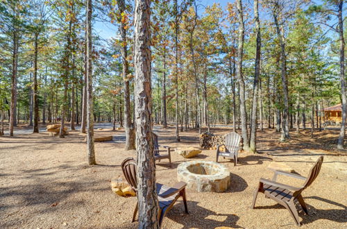 Foto 4 - Tumbling Shoals Cabin w/ Fire Pit: 1 Mi to Lake