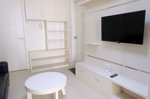 Photo 11 - Stylish Modern 2Br Apartment At Parahyangan Residence