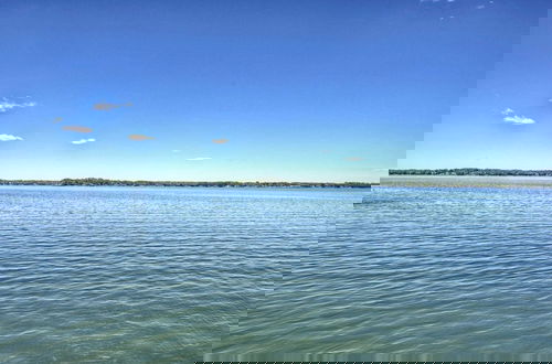 Foto 19 - Water, Water Everywhere by Avantstay Pool + Dock