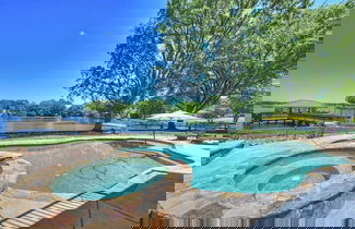 Foto 1 - Water, Water Everywhere by Avantstay Pool + Dock