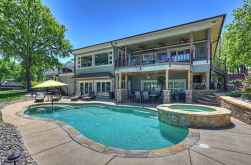 Photo 35 - Water, Water Everywhere by Avantstay Pool + Dock