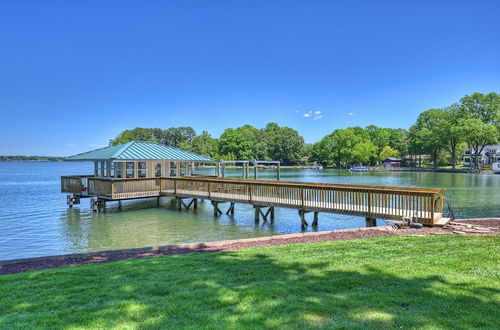 Photo 10 - Water, Water Everywhere by Avantstay Pool + Dock